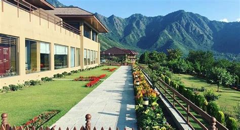 Top 10 Hotels in Srinagar - Gyawun