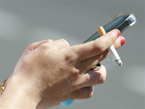 Los peligros del cigarrillo electrónico la nueva forma de fumar de los