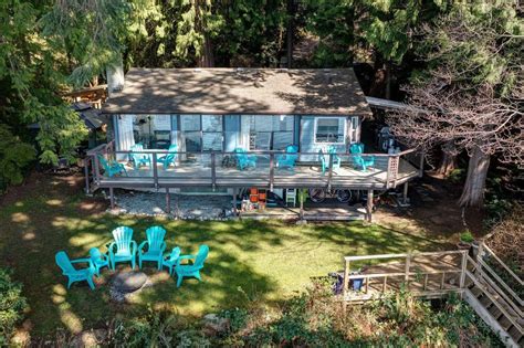 Waterfront 3 Bedroom in Sechelt BC - Travel Nurse Houses