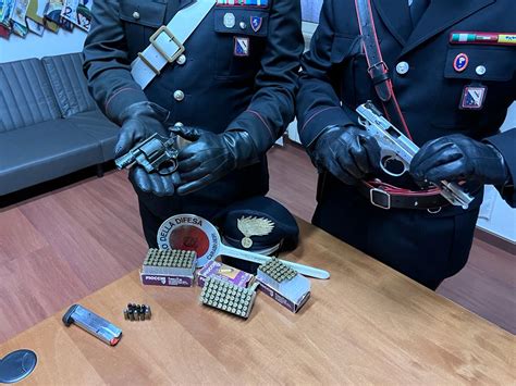 Picchia La Nuora Carabinieri Vanno A Casa Sua E Gli Tolgono Pistola