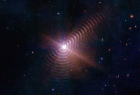 Leuchtende "Jahresringe" eines Sternen-Duos - James-Webb-Teleskop zeigt