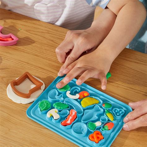 Play Doh Kit Du Petit Chef Cuisinier Smyths Toys France