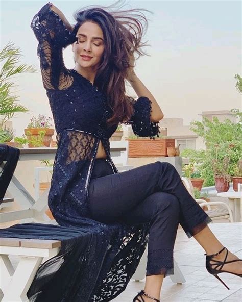 Saba Qamar Simple Pakistani Dresses Bollywood Girls Classy Casual