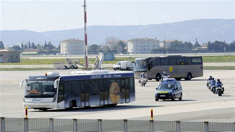 Crash A Les Proches Des Victimes Arrivent En France Rtbf Actus