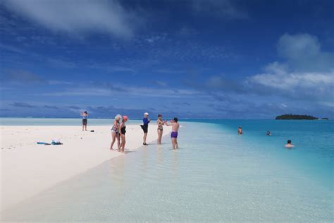 Aitutaki lagoon cruise – Tres Goes Riding