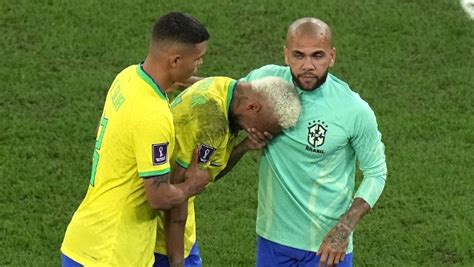 Brazylijski Pi Karz Dani Alves Skazany Na Roku Wi Zienia Za Gwa T