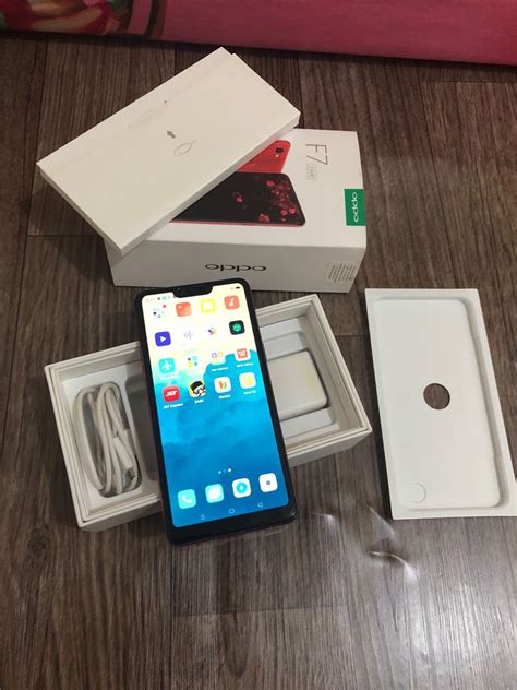 Jual Oppo F7 4 64Gb Bekas Pemakaian Pribadi Warna Merah Telepon