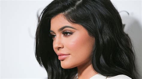 Kylie Jenner’s Eyebrow Artist Shares Brow Tips | StyleCaster