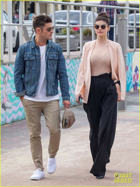 Photo Zac Efron And Alexandra Daddario Visit Bondi Beach Lifeguard