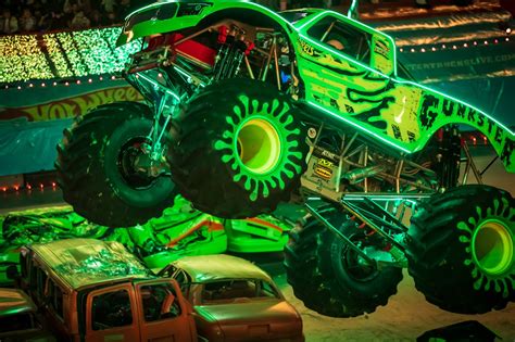 Hot Wheels Monster Trucks Live Glow Party Komt Naar Belgi Deugenieten