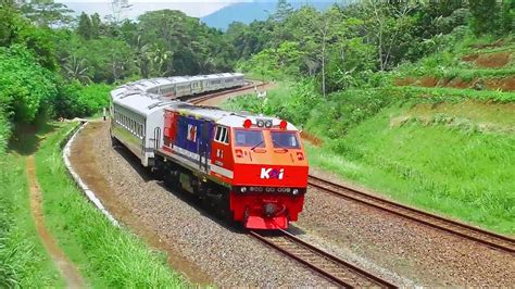 Loko Merah Meliuk Indah Hunting Kereta Api Di Spot Eksotis