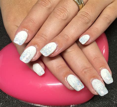 Pin By Lauren Bunt On Nails White And Silver Nails Glitter Accent