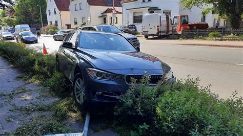 Update Bmw Fahrer Verliert Kontrolle Ber Wagen Und Rammt Vier