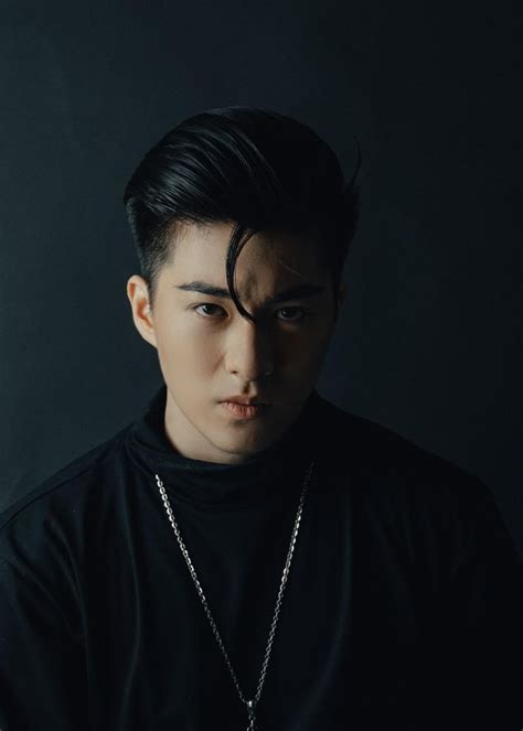 Hot boy con lai Việt Trung nổi tiếng ở Trường Đại học Y dược TPHCM Báo Dân trí