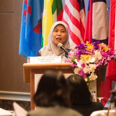 5 Hot Sexy Evi Novrianty Bikini Pics