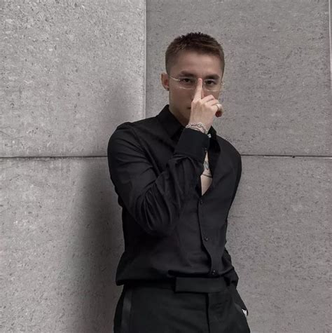 Sơn Tùng M TP đáp trả antifan gay gắt trong dự án kỷ niệm 10 năm debut