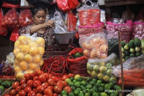 Harga Pangan Hari Ini 17 8 Beras Bawang Cabai Dan Daging Turun