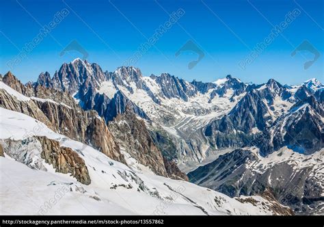 Mont Blanc Massiv In Der Chamonix Mont Blanc Stock Photo 13557862