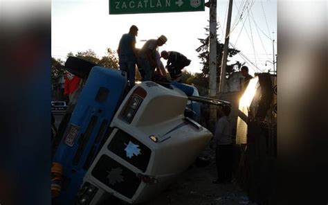 Volcadura En El Arco Norte Deja Tres Lesionados Entre Ellos Un Menor