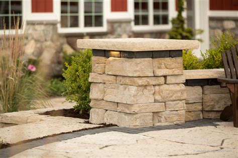 Wall Pillars and Columns - Outdoor Accents | Rosetta Hardscapes