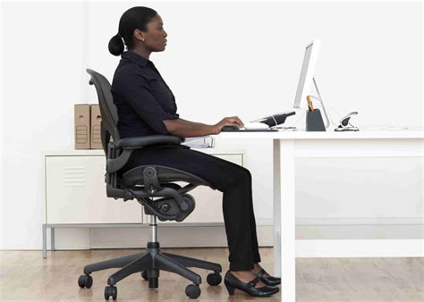 How Ergonomic Workstations Affect Your Neck and Back