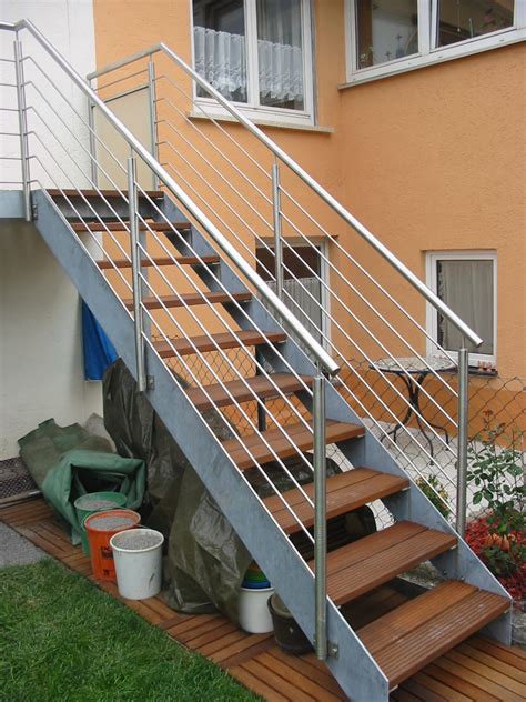 Treppe mit Edelstahl Geländer Schlosserei Junek Schlosserei Junek