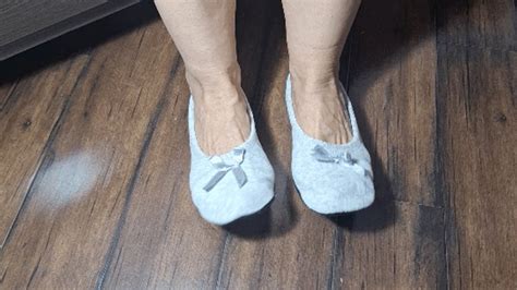 Deep Toe Wiggle In Grey Ballet Flats V Pornmeka