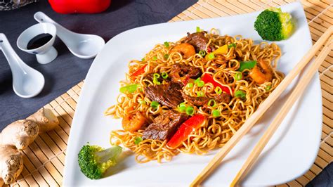 Asia Klassiker Selber Kochen Schnelles Rezept F R Gebratene Nudeln Mit