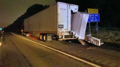 Photos Tractor Trailer Crash On I 40wb In Nashville