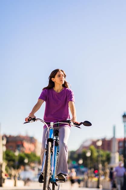 Entorno ecológico sostenible estilo de vida en bicicleta personas