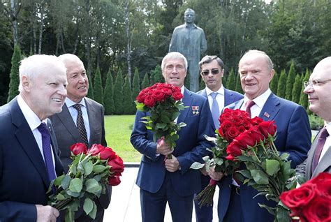 Председатель Государственной Думы Вячеслав Володин и члены Совета ГД