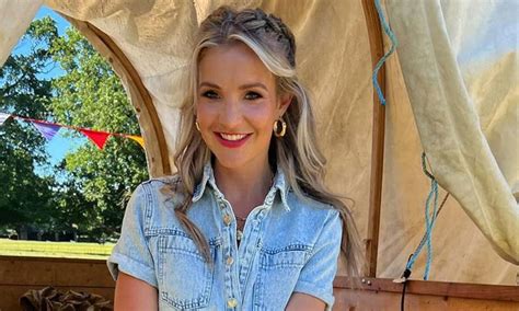 Helen Skelton Is A Glowing Goddess In Stunning Summer Dress Nestia