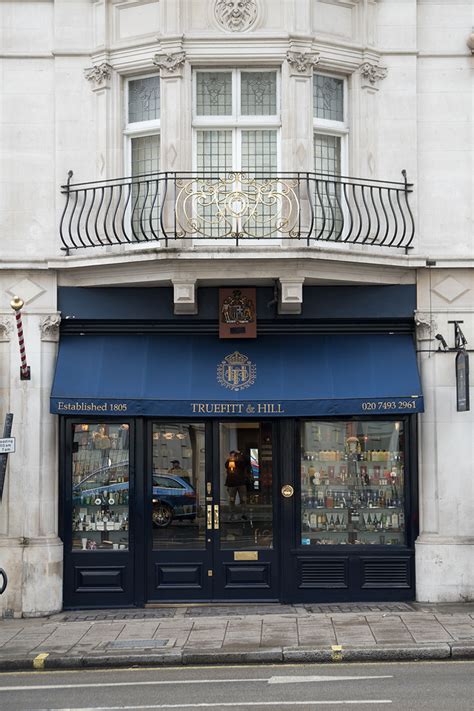 The Worlds Oldest Barbershop In London Experience Transat