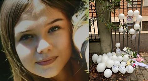 Aurora Il Funerale Con Palloncini E Striscioni Per La Enne Morta Gi