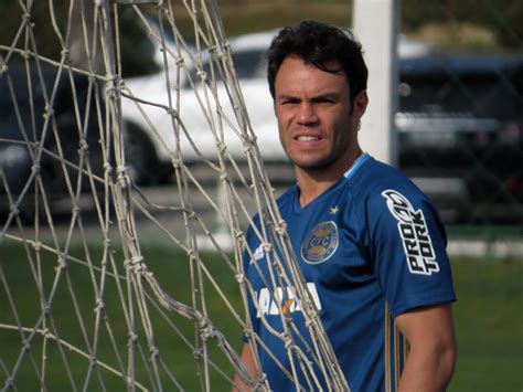 Kleber Projeta M Dia Alta De Gols E Confia Em Jovens Do Coritiba