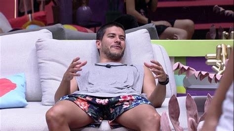 Arthur Aguiar Lembra Que Esposa Entrou Em Outra Edi O Do Bbb Pela Casa