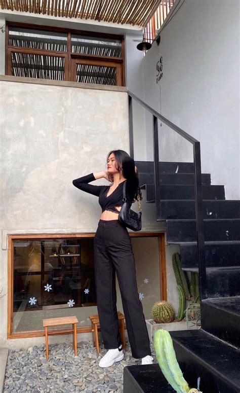 Hot girl bóng chuyền thi Hoa hậu mới xuất hiện đã diện váy trong suốt