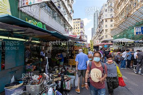 Street Market in Sham Shui Po Kowloon Hong Kong 이미지 1323049110 게티