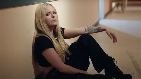 Avril Lavigne pushes UK and European tour to 2023: ‘It’s not an easy ...