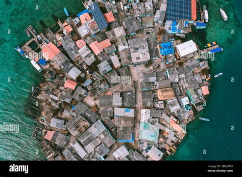 Aerial view of Santa Cruz del islote the most populated island in the world Stock Photo - Alamy