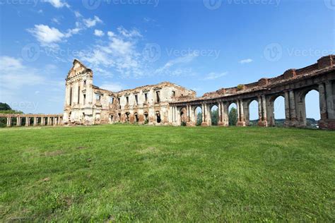 the ruins of an ancient castle 9410832 Stock Photo at Vecteezy