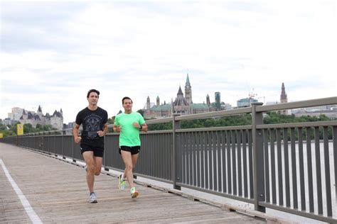 Here's proof that Justin Trudeau loves running AND short shorts ...