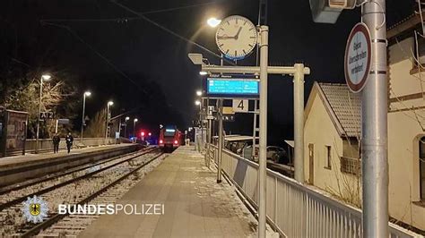 Einfahrende S Bahn Erfasst Betrunkenen Am Bahnhof Pullach