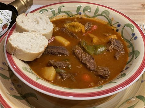 Gulash Ungherese La Ricetta Originale La Cucina Del Cuore