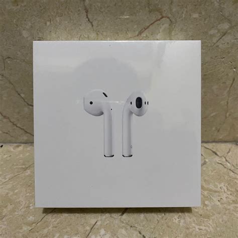 Airpods 2 二代耳機 有線充電版 台灣原廠 全新未拆封 耳機及錄音音訊設備 耳機在旋轉拍賣