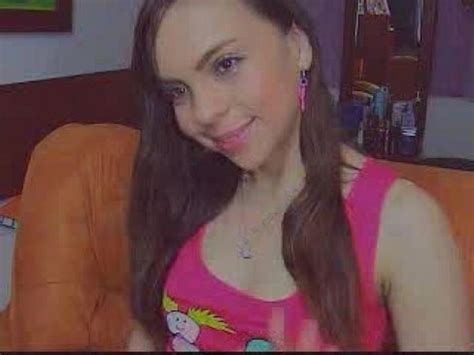 Lamiendo los jugos de su coño de sus dedos XVIDEOS