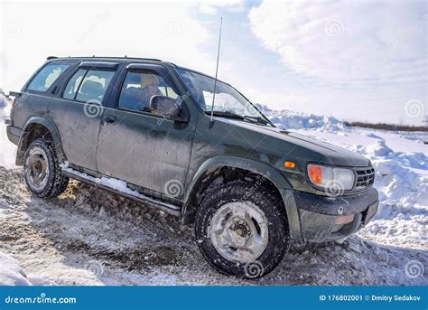 Offroad Suv Nissan Terrano X Quickly With A Spray Of Blizzard Rides