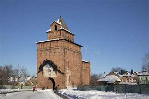 Puertas De Pyatnitsky En Kolomna El Kremlin Foto Editorial Imagen De