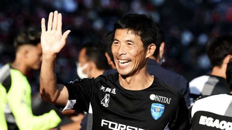 横浜fcがj1昇格に導いた四方田修平監督との契約更新を発表。「j1定着、そしてビッククラブへと成長していく為の大切なスタートの1年となるように