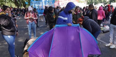 Los Piqueteros Levantaron El Acampe Pero Anunciaron Cortes En Rutas Y